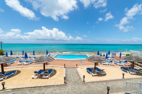 The pool by the beach